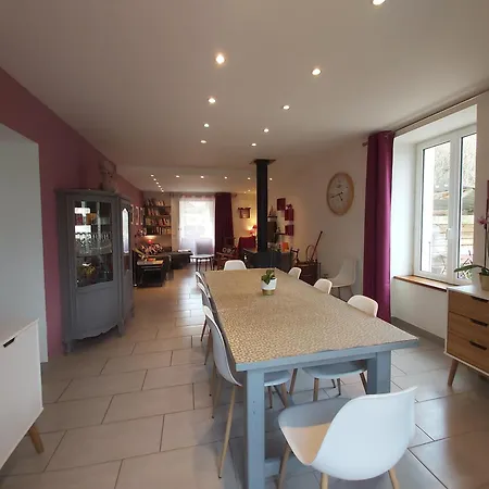 D'hote Le Clos D'audio A Bed and Breakfast Riols